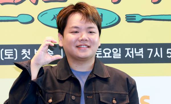 유튜버 곽튜브(본명 곽준빈)가 결혼과 혼전 임신 소식을 발표했다. 사진은 유튜버 곽튜브(본명 곽준빈)가  ENA, EBS 공동제작 '추성훈의 밥값은 해야지' 제작발표회에 참석해 포즈를 취하는 모습. /사진=뉴스1