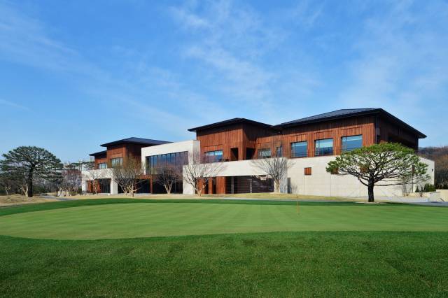 2012년 재건축한 클럽하우스.