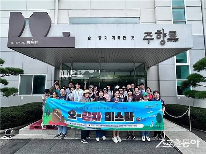 강원관광재단(대표이사 최성현, 이하 재단)은 ‘2025-2026 강원 방문의 해’를 맞아 영서 내륙 5개 시군과 함께 진행한 다섯발자국 공동 홍보 마케팅 사업의 일환으로 ‘오감자 축제(페스타)’를 9월 6일과 7일 횡성에서 성황리에 개최했다(‘오감자 페스타’횡성 행사 운영 모습). 사진제공｜강원관광재단