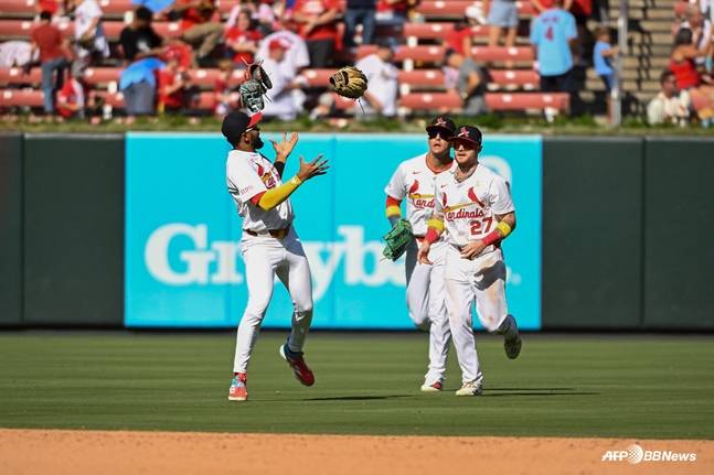 8일 경기를 승리한 세인트루이스 카디널스 선수들이 기뻐하고 있다. /AFPBBNews=뉴스1