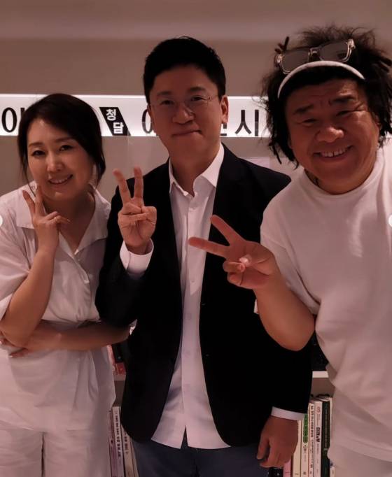 (왼쪽부터) 백아영, 이병훈 소장, 오정태 /사진=오정태 SNS
