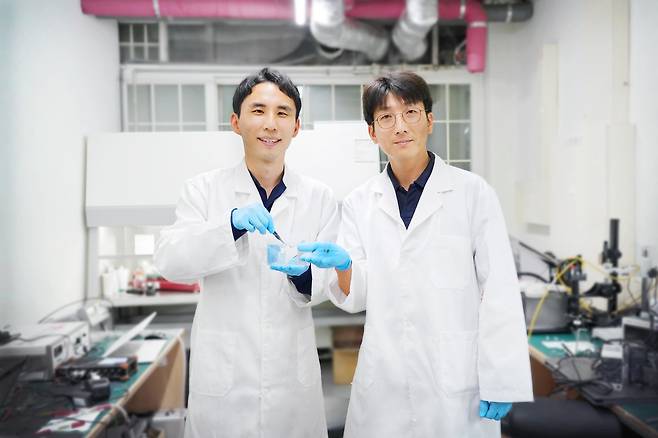 아주대 고제성 교수(오른쪽)와 김동진 박사후연구원 [아주대 제공. 재판매 및 DB 금지]