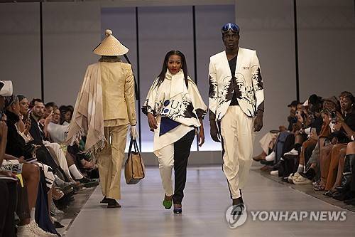 2024년 9월 남아프리카공화국 요하네스버그에서 열린 패션쇼  [EPA 연합뉴스 자료사진. 재판매 및 DB 금지]