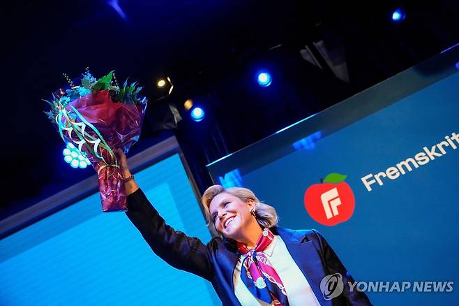 8일(현지시간) 노르웨이 전진당 총선 개표 행사에 참석한 실비 리스타우그 전진당 대표.[AP=연합뉴스. 재판매 및 DB 금지]