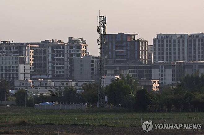 '사기조직 기승' 미얀마 접경 도시 미얀마 동부의 태국과 접경 지역인 쉐코코에 밀집한 대규모 사기 작업장 건물들. 2025.09.09
[AFP 연합뉴스 자료사진. 재판매 및 DB 금지]