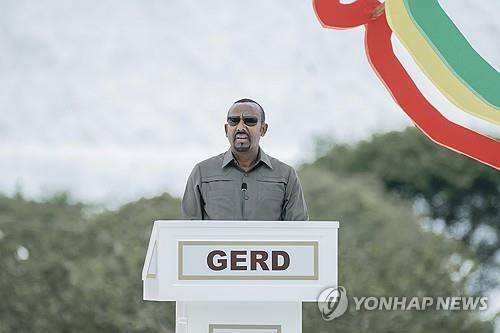 준공식서 연설하는 아비 아머드 에티오피아 총리 [AP 연합뉴스 재판매 및 DB 금지]