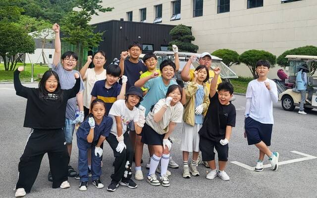 ‘학생과 함께 하는 장수 골프 교실’ 계남초교 학생 15명 참여 /사진제공=장수골프리조트