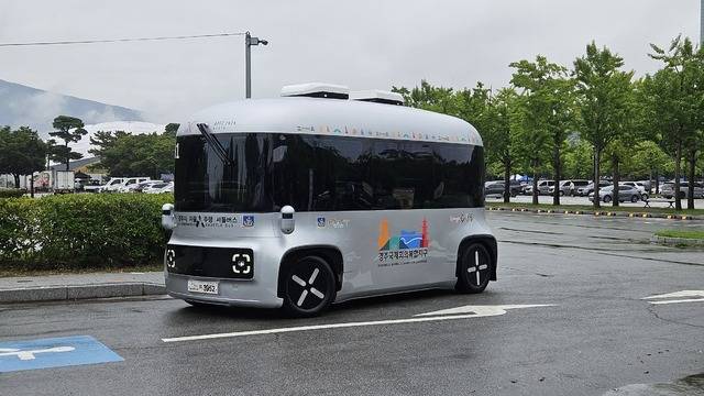 경주시가 APEC 정상회의가 열리는 경주보문관광단지에 10일부터 12월31일까지 무료로 운행하는 자율주행차. 경주시 제공