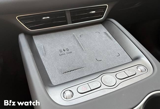 싸라이언7 충전 패드 / 사진 = 안준형 기자