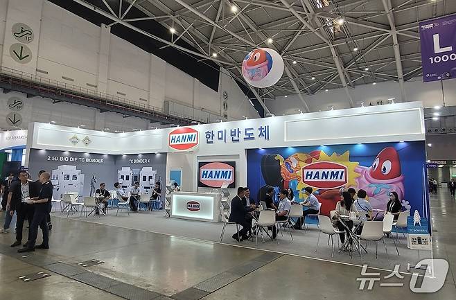 한미반도체 '세미콘 타이완 2025' 부스(한미반도체 제공)