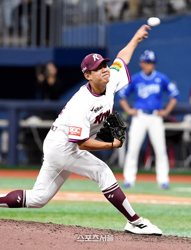 키움 박정훈이 21일 서울 고척스카이돔에서 열린 2025 KBO리그 삼성과 경기 9회초 등판해 힘차게 공을 던지고 있다. 고척 | 박진업 기자 upandup@sportsseoul.com