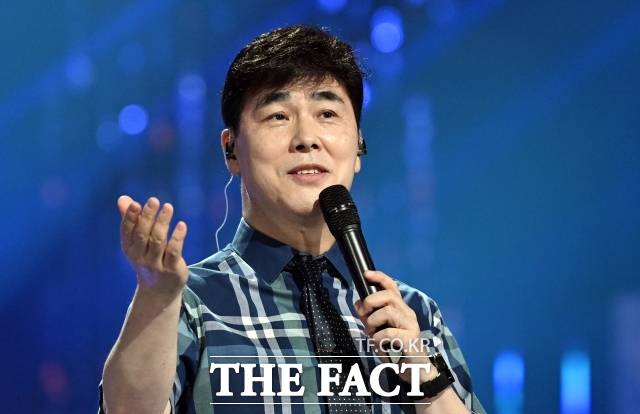 김종찬은 오는 10월5일 KBS1 음악 프로그램 '열린음악회' 스페셜 무대를 통해 드라마틱한 컴백을 앞두고 있다. 30년 만의 신곡으로 복귀한 가수 김종찬은 9일 오후 서울 여의도 KBS본관에서 녹화를 마쳤다. /임영무 기자