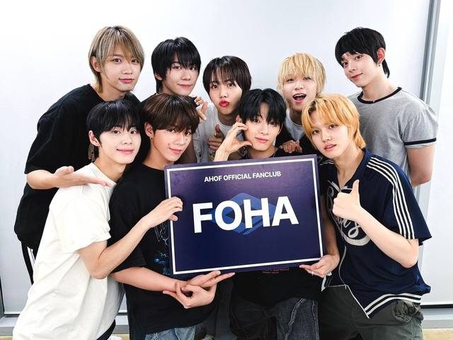 그룹 아홉(AHOF)이 9일 오후 공식 팬클럽명을 '포하(FOHA)'로 확정했다고 발표했다./F&F엔터테인먼트