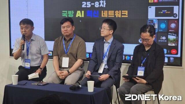 (왼쪽부터)한국국방연구원(KIDA) 엄용진 객원연구원 (전 육군 군수사령관),  스마트뱅크  전형식 대표,   국방부 노정관 군수지능화 팀장,  인하대학교 정호상 교수(사진=남혁우 기자)