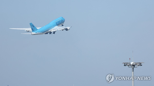 이륙하는 미국 구금 한국인 귀국편 대한항공 전세기. 연합뉴스