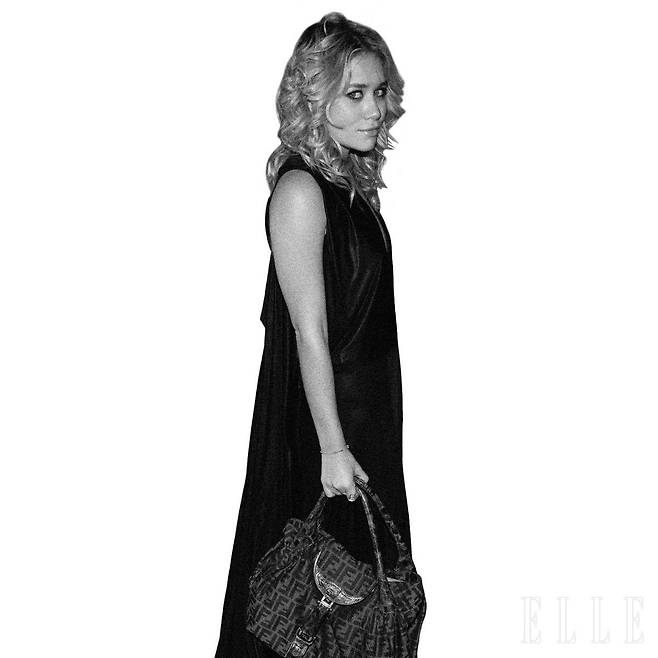 2005년 애슐리 올슨이 든 펜디 스파이 백.