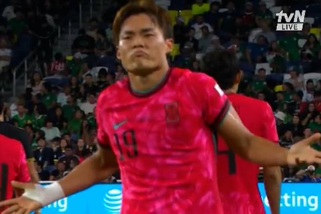 오현규가 10일 미국 테네시주 내슈빌의 지오디스파크에서 열린 멕시코와의 친선경기서 역전 골을 터뜨린 뒤 세리머니를 펼치고 있다. 사진=tvN 갈무리