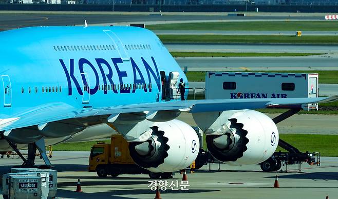 대한항공 B747-8i 전세기가 10일 오전 인천국제공항 2터미널 계류장에서 이륙을 준비하고 있다. 공항사진기자단