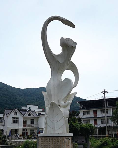 후갱촌 곳곳에서는 원숭이 동상이 방문객을 반겨준다.