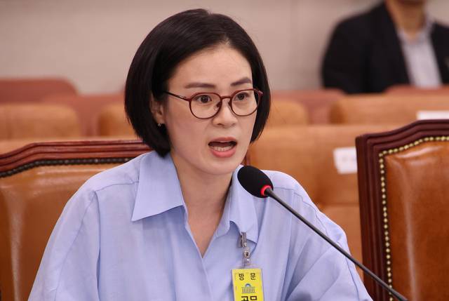 김예원 장애인권법센터 변호사가 9일 국회 법제사법위원회 ‘검찰개혁 4법’ 관련 공청회에 출석해 검찰 보완수사권 폐지에 대한 반대 입장을 진술하고 있다.   뉴시스