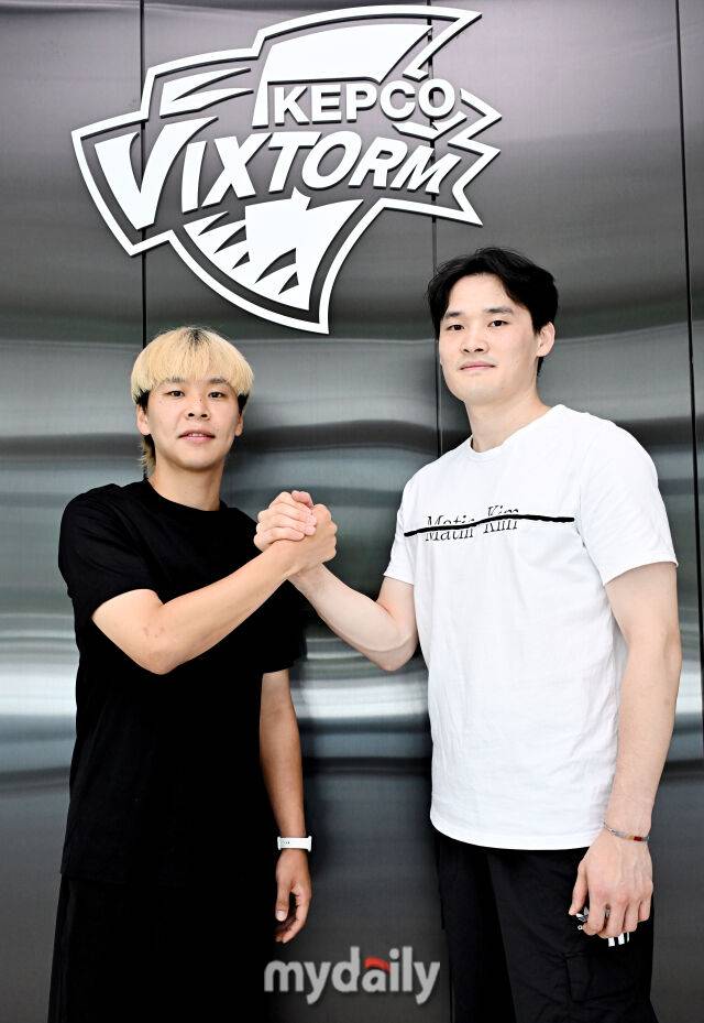 한국전력 정민수와 김정호./송일섭 기자