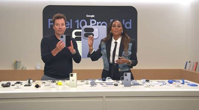 구글이 20일(현지시각) 미국 뉴욕에서 개최한 '메이드 바이 구글 2025' 행사에서 픽셀 10, 픽셀 10 프로, 픽셀 10 프로 XL, 픽셀 10 프로 폴드 등 신제품을 소개하고 있다. (사진=메이드바이구글 공식 유튜브 캡처) *재판매 및 DB 금지