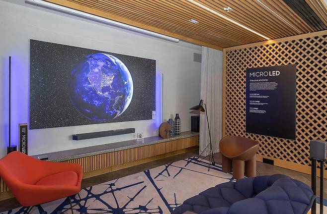 영국 런던 킹스크로스에 있는 삼성전자 매장 '삼성 KX'는 아늑한 분위기 속에 최신제품을 배치해, 삼성의 ‘AI홈’을 자연스럽게 체험할 수 있도록 했다. 삼성전자 제공