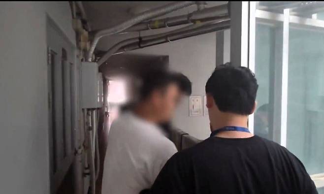 지난 9일 제주시 연동에서 검거된 밀입국 중국인. 제주해양경찰서 제공