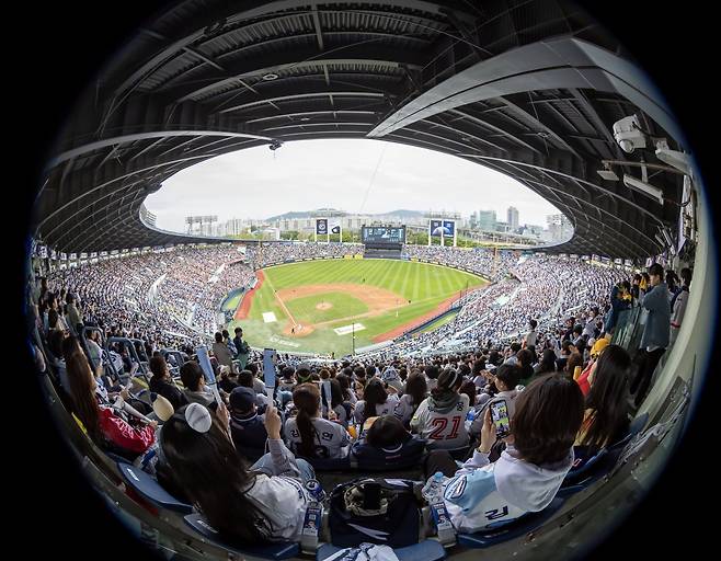 KBO는 9일 역대 최초로 1100만 관중을 돌파했다. 5일 단일 시즌 역대 최다 관중 신기록에 이어 연일 관중 신기록이 써지고 있다.｜뉴시스