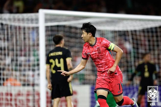 대한민국 축구 대표팀 주장 손흥민이 10일(한국시간) 미국 테네시주 내슈빌의 지오디스 파크에서 열린 멕시코전에서 골을 터뜨린 뒤 골 세리머니를 하고 있다. /사진=대한축구협회 제공