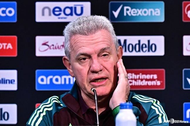 하비에르 아기레 멕시코 국가대표팀 감독이 기자회견에 참석해 취재진의 질문에 답하고 있다. /AFPBBNews=뉴스1