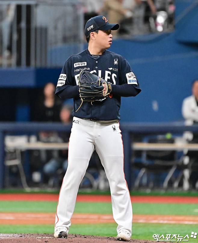 지난 9월 9일 롯데 자이언츠전에서 타구에 맞았던 한화 이글스 우완 김종수가 다행히 큰 부상을 피했다. 사진 엑스포츠뉴스 DB