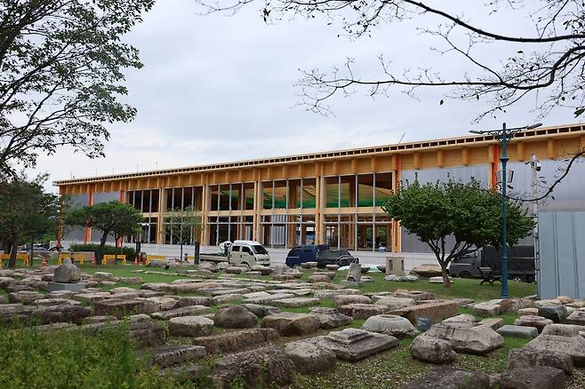 국립경주박물관에 건설 중인 APEC 정상회의 만찬장 [촬영 손대성]