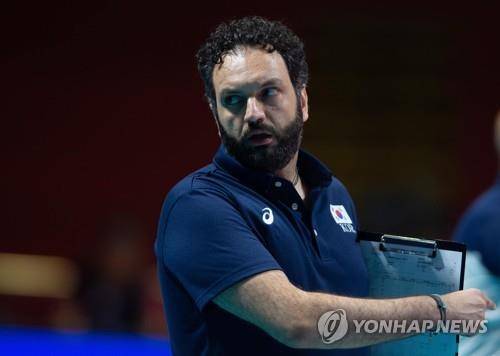 여자배구 대표팀을 이끌었던 라바리니 전 감독 [연합뉴스 자료 사진]