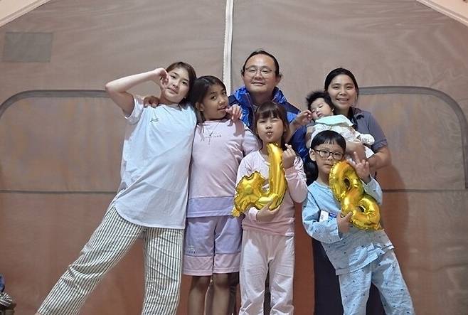 ▲ 고(故) 이용호(48)씨와 가족들. /사진제공=한국장기조직기증원