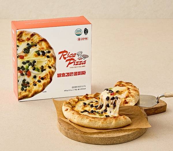 산청 모운식품의 발효검은콩피자. /모운식품