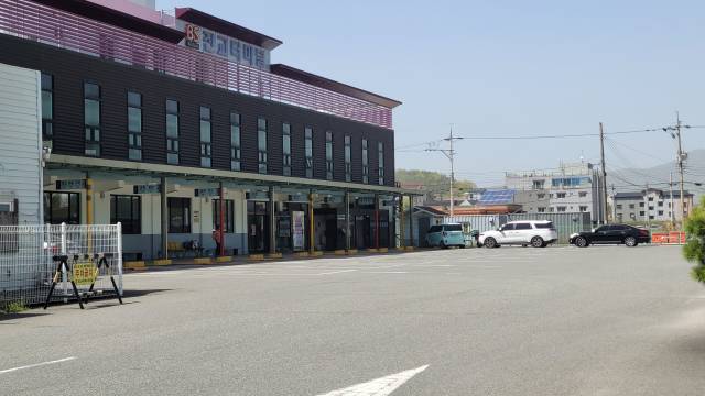 하동군 진교면 진교버스터미널 모습. 김현우 기자