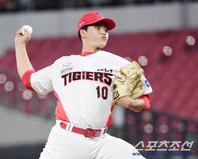 11일 광주 기아챔피언스필드에서 열린 KIA와 롯데의 경기. 투구하고 있는 KIA 김태형. 광주=송정헌 기자songs@sportschosun.com/2025.09.11/