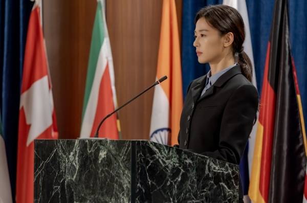 디즈니+ '북극성' 전지현 스틸컷 ⓒ월트디즈니&nbsp;컴퍼니&nbsp;코리아