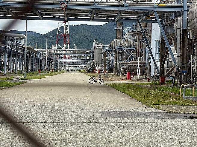 인적이 드문 여천NCC 3공장 내에 자전거 하나가 덩그러니 놓여있다./여수=홍인석