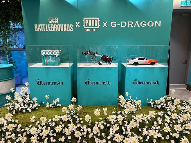 11일 방문한 서울 성동구 '펍지 성수' 팝업스토어 현장. 'PUBG: 배틀그라운드'와 가수 지드래곤의 컬래버레이션으로 출시된 신규 아이템들이 실사로 진열돼 있다.ⓒ데일리안 이주은 기자