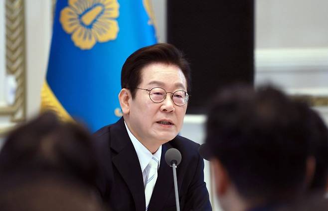 [서울=뉴시스] 고범준 기자 = 이재명 대통령이 11일 청와대 영빈관에서 열린 취임 100일 기자회견 '회복을 위한 100일, 미래를 위한 성장'에서 취재진 질문에 답하고 있다. 2025.09.11. bjko@newsis.com <저작권자ⓒ 공감언론 뉴시스통신사. 무단전재-재배포 금지.> /사진=뉴시스화상