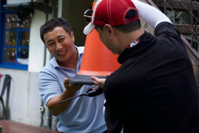 영화 '현상수배' 촬영에 임하고 있는 김병만. 한국일보 DB (현장 스틸컷)