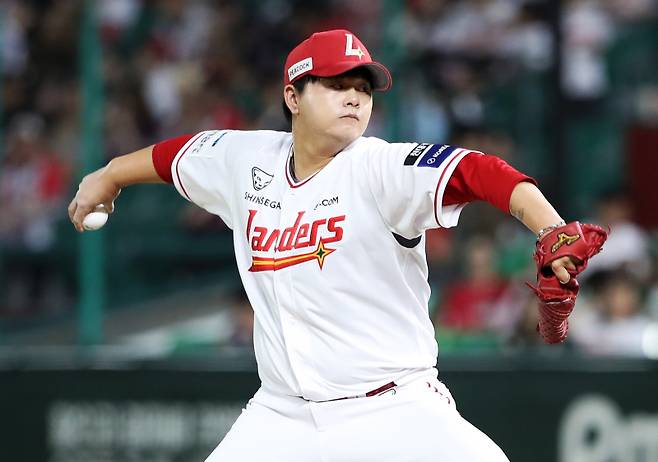 후반기 맹활약을 이어가고 있는 오른손 투수 김민의 투구 모습. SSG 제공
