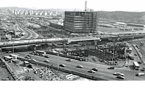 1978년 강남고속버스터미널과 주변 도로 공사 장면 [사진 서울역사박물관]