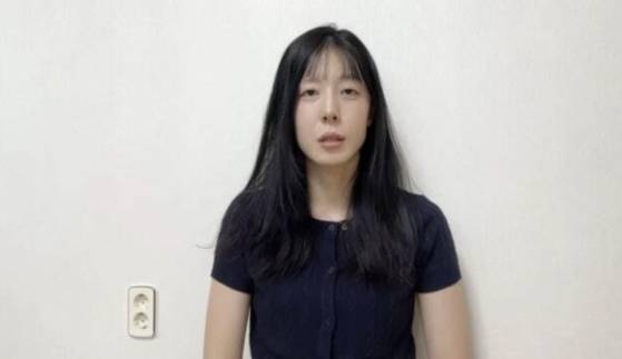 17만 유튜버 '도쿄규짱'이 1년 반 동안 한국에 살면서 일본에 여전히 거주하는 척 연기한 것에 대해 사과하고 있다. 유튜브 캡처