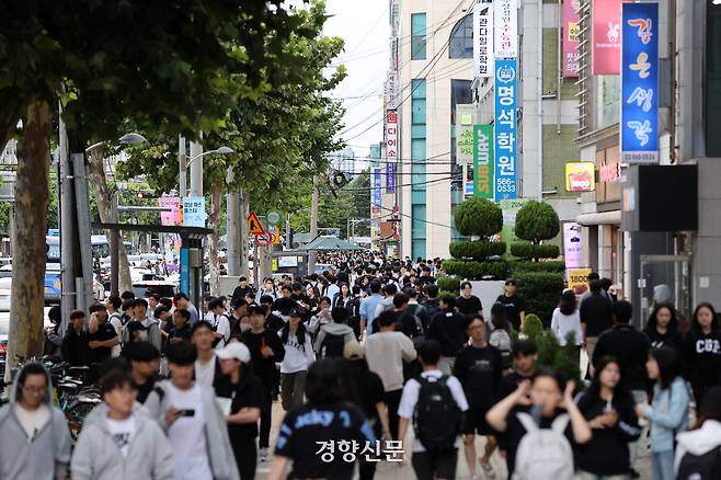 ‘사교육 1번지’로 알려진 서울 강남구 대치동 학원가. 경향신문 자료사진