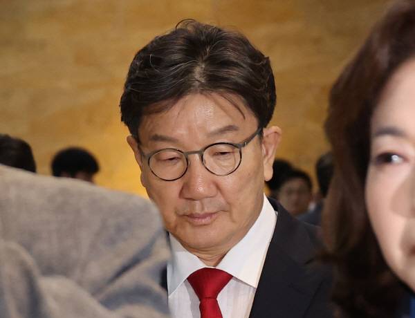 국민의힘 권성동 의원이 11일 서울 여의도 국회 본회의에 참석하고 있다. 연합뉴스