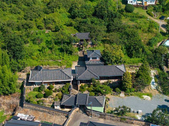 전통 한옥에 일본식 양식이 가미된 허씨고가는 독특한 건축미를 자랑한다.