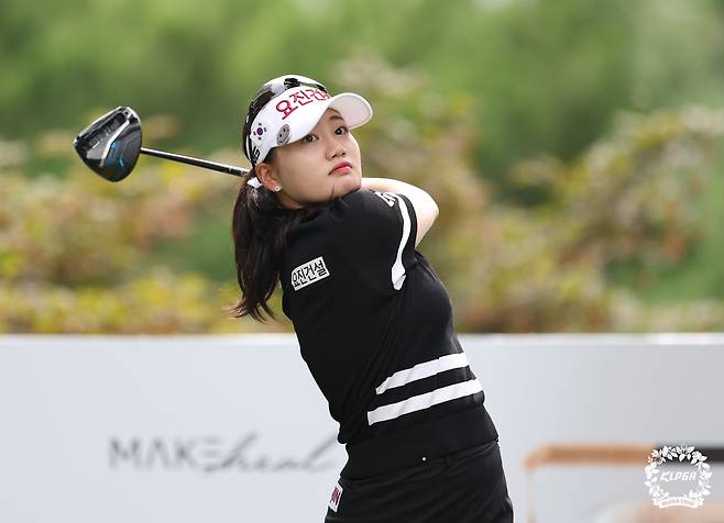 노승희가 드라이버샷을 하는 모습    [KLPGA 제공]